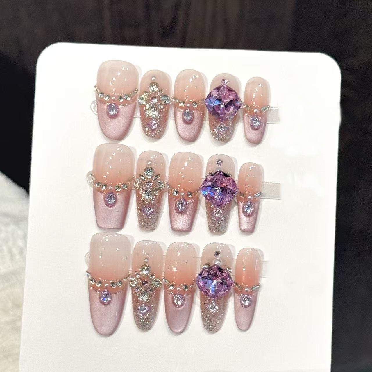 Nail Art Oval - เล็บปลอมแบบกดติด 10 ชิ้น ลายโลงศพ/วงรี สวยงาม แบบฝรั่งเศส