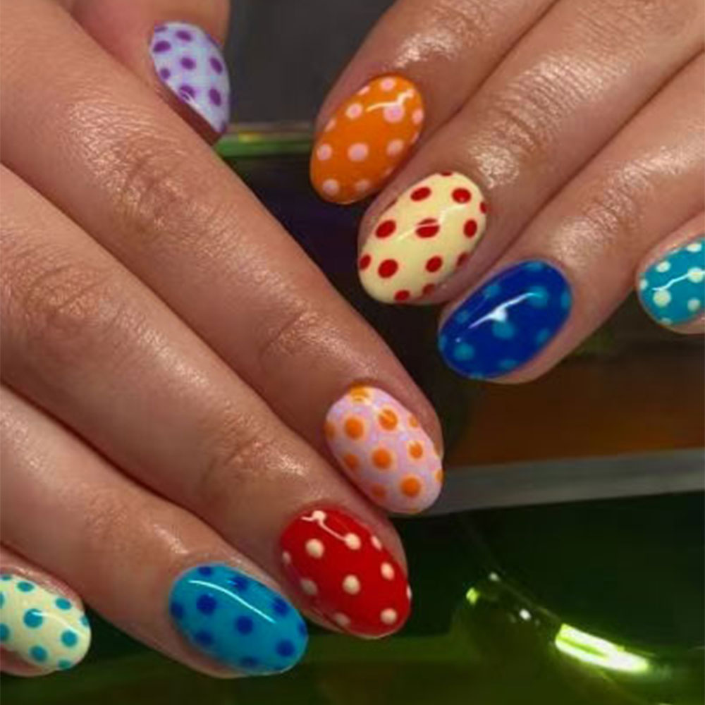 Nail Art Oval - 24 ชิ้น/ชุด เล็บปลอมทรงสั้นรูปวงรี ลายจุดสีรุ้ง ปลายเล็บแบบเฟรนช์ทิป