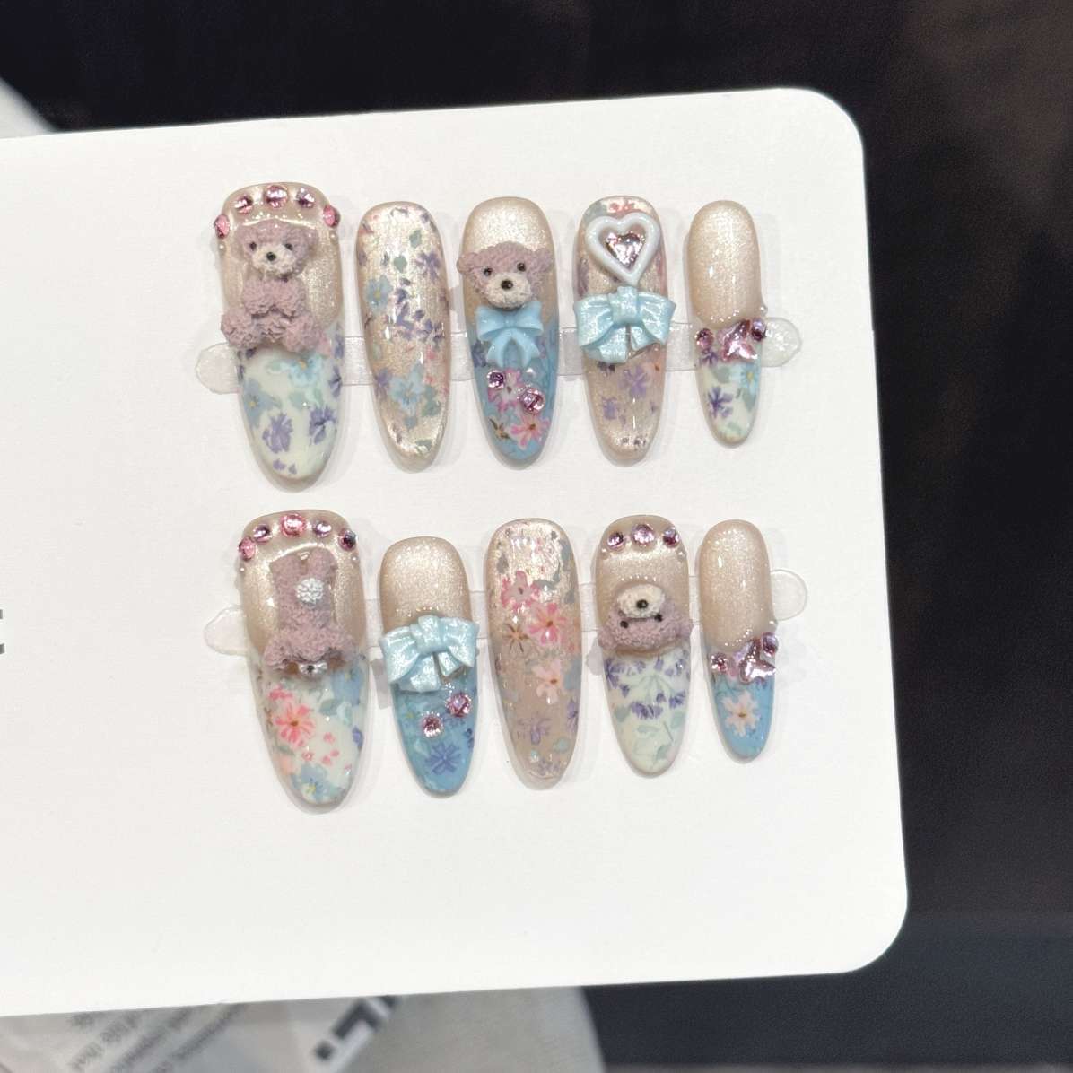 Nail Art Oval - 10 ชิ้น ชุดตกแต่งเล็บรูปวงรีแบบกดด้วยมือ ลายดอกไม้สีฟ้า หมีน้อย กระต่ายสีขาว